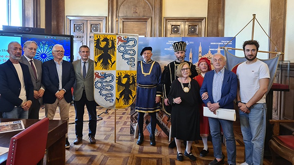 La macchina del tempo riporta Monza indietro nel tempo. Omaggio a Estore Visconti, signore medievale della città e alla sua mummia
