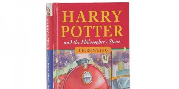 Harry Potter, nuovo record: venduta a 12mila euro la prima edizione del  libro «La pietra filosofale». Come riconoscere una prima edizione