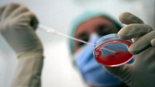 La moglie era malata di Sla, lui ipoteca la casa per finanziare una ricerca