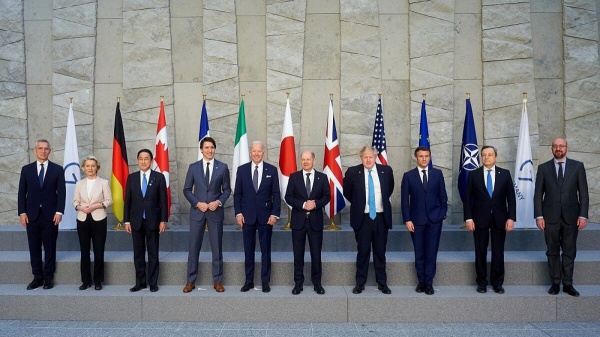 La Nato conferma l'appoggio all'Ucraina e si allarga ad Est, gli Stati Uniti potenziano le truppe militari in Europa