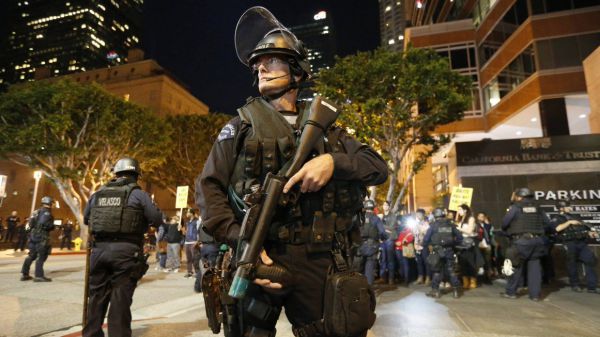 La polizia americana spara, uccide e imprigiona più persone degli altri paesi al mondo