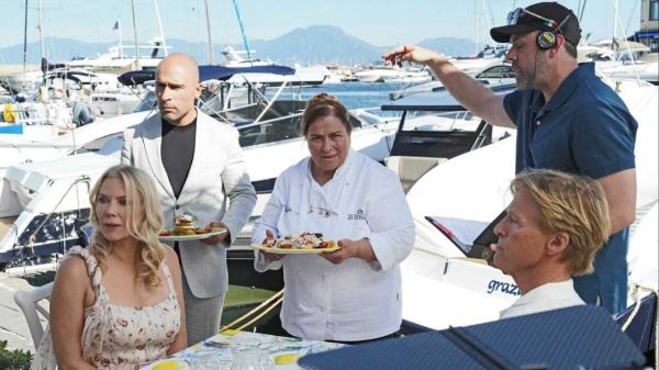 La soap Beautiful a Napoli, tappa da "Zi Teresa": ecco cosa hanno mangiato gli attori sul lungomare
