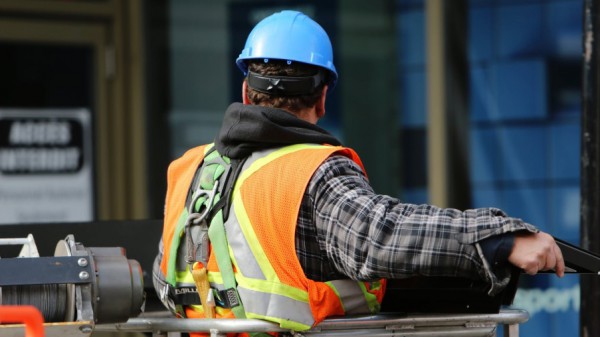 La Spagna sperimenta la settimana lavorativa di quattro giorni; il governo valuta una proposta di Más País