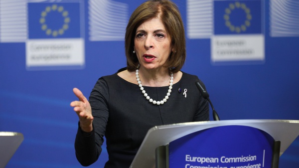 La strategia europea per la lotta ai tumori: più vaccini e lotta al fumo. Bene anche l'Italia