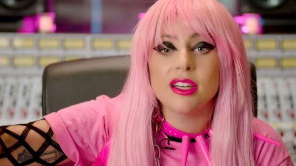 Lady Gaga a cinque giorni dall'uscita del nuovo album: ho smesso di fumare, ora flirto anche con la sobrietà