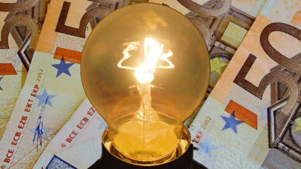 L’Ue verso l’intesa, meno ore di punta per il taglio dell’elettricità