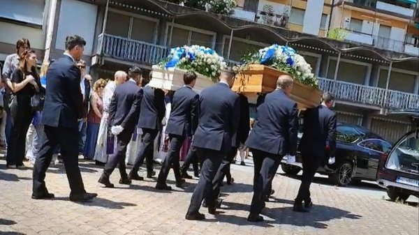 L’ultimo saluto a Monica e Giorgia, Pegli si stringe attorno alla famiglia delle due sub