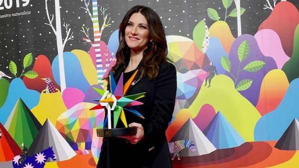 Laura Pausini premiata in Spagna con il Los40 Music Award alla carriera