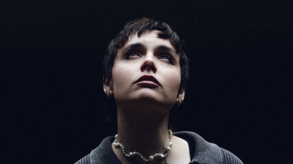 Madame a RTL 102.5: “Il disincanto è il manifesto generale del disco e in ogni traccia si ritrova questa componente in un determinato tema”