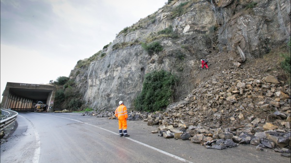 Maltempo: Nel Nord Italia Pioggia, Frane, Neve E Venti Di Burrasca ...