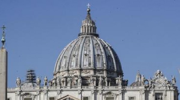 Mano durissima del Vaticano contro i dipendenti no vax, le sanzioni vanno dal demansionamento fino al licenziamento