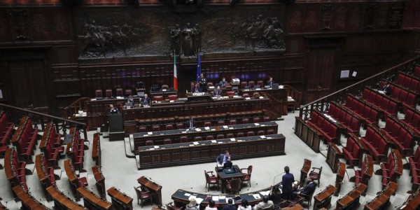 Manovra, Il Governo Alla Camera Pone La Fiducia, Domani La Votazione E ...