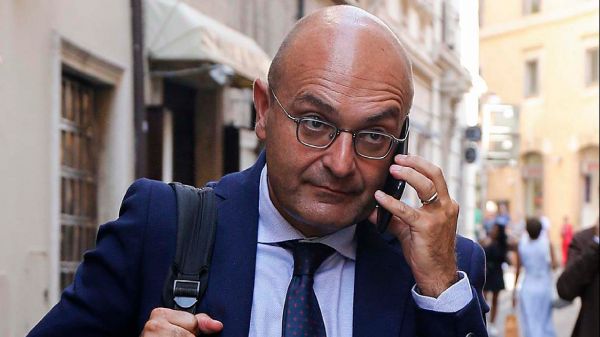 Manovra, pressing del M5S per il carcere agli evasori