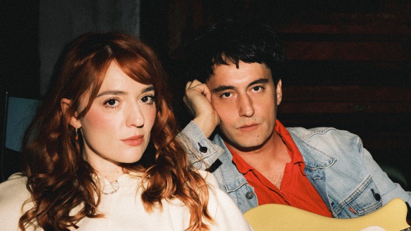 Maria Antonietta & Colombre debuttano a Sanremo con “La felicità e basta”: il testo e il significato del brano in gara a Festival