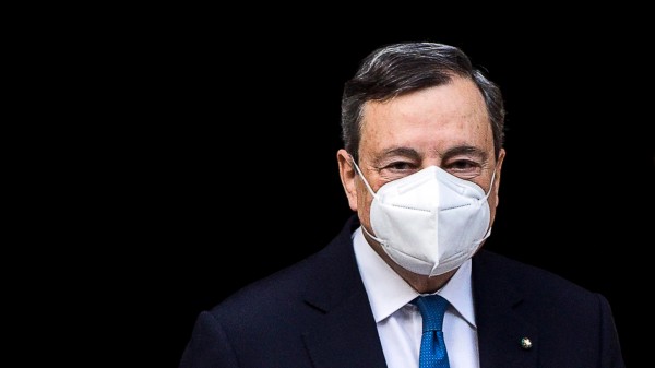 Mario Draghi e l'abitante del pianeta Papalla che sbarca sulla Terra, le ultime ore della politica italiana viste da un extraterrestre