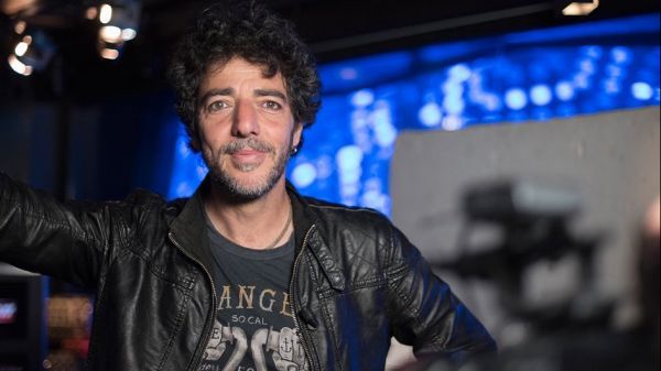 Max Gazzè in collegamento su RTL 102.5, "Spero di tornare presto in studio con i miei musicisti per registrare il disco"