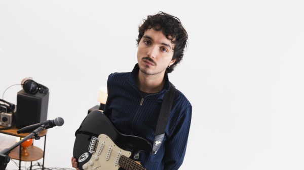 Mazzariello nelle Nuove Proposte a Sanremo 2026: il testo e il significato del brano “Manifestazione d'amore"