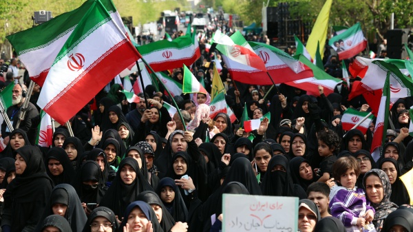 Medio Oriente, 17 vittime per un attacco israeliano in Libano, Teheran minaccia di lasciare i colloqui. Chiuso lo stretto di Hormuz