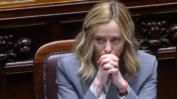 Meloni, sul Mes mostra il fax con il sì di Di Maio. E al Pd: “Mettete prima gli interessi di partito”
