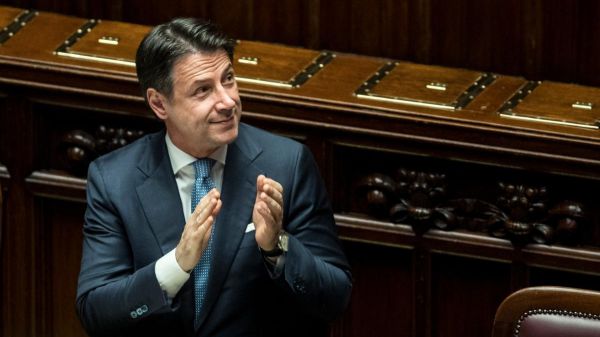 Mes, Di Maio e Battista attaccano, Conte media
