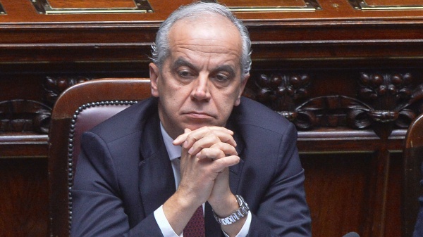 Migranti, Piantedosi: “Un’offesa sostenere che i soccorsi a Cutro siano stati ostacolati dal governo”