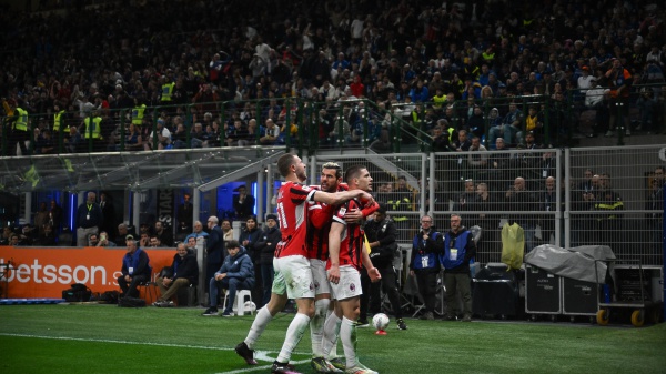 Milan in finale di Coppa Italia, battuta l’Inter 3-0, i recuperi di campionato riaprono la corsa Champions