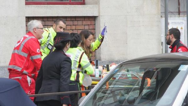 Milano, bimbo di 6 anni precipita dalle scale a scuola, è grave