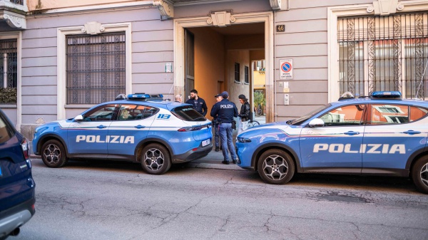 Milano, sfregia una 22enne in metro: arrestato un 27enne al Duomo
