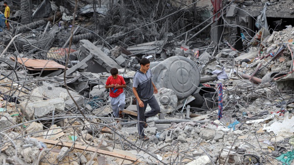 Ministro della difesa israeliano Gallant: "Inizia una nuova fase della guerra". Israele ha lanciato bombardamenti senza precedenti sulla Striscia di Gaza, annunciando l'"allargamento delle operazioni di terra"