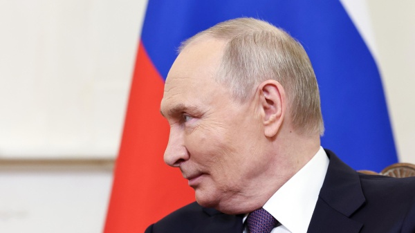 Mosca allontana l’ipotesi di un trilaterale con Stati Uniti e Russia sull’Ucraina