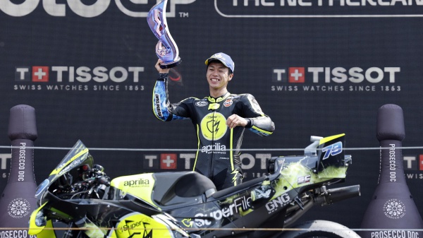 MotoGP, Ai Ogura vince ad Assen, fuori Bezzecchi