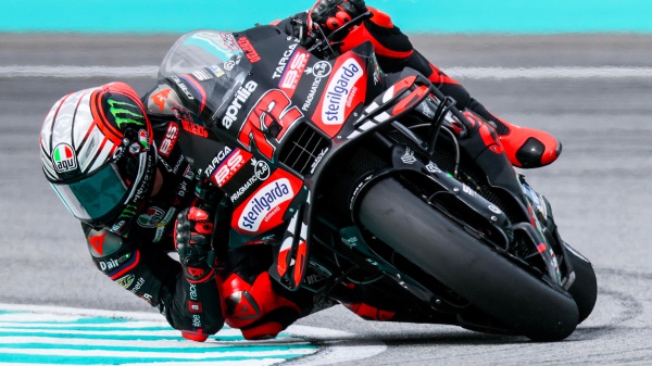 MotoGP, Bezzecchi domina a Portimão, Bagnaia ancora a terra: il Mondiale si chiuderà a Valencia