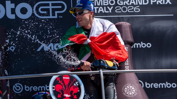 MotoGP, Bezzecchi domina al Mugello e allunga nel Mondiale, Aprilia firma una storica doppietta