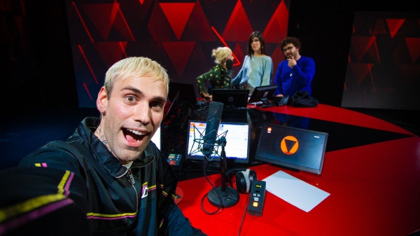 Mr. Rain a RTL 102.5: «Per “Supereroi” sono partito da un giro di piano e un ritornello. L’ho concepito pensando subito al coro dei bambini»