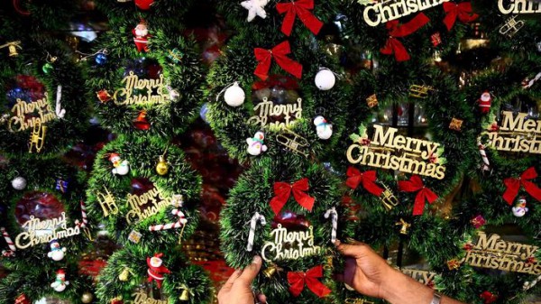Natale 2020 tra ordinanze e restrizioni: guida semiseria per sopravvivere alle feste ai tempi del Coronavirus