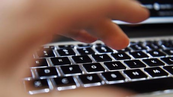 Nel 2021 aumentati reati informatici, tra pedopornografia e cyber attacchi: il bilancio della Polizia Postale