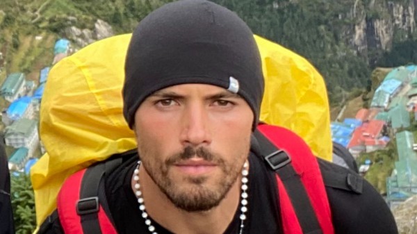 "Non respiravo più, ho rischiato di morire sull'Everest...”: il racconto choc dopo la scalata, parla Alessandro Zarino
