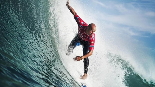 Non solo Djokovic, l'Australia pronta a fermare anche il campione di surf americano Kelly Slater