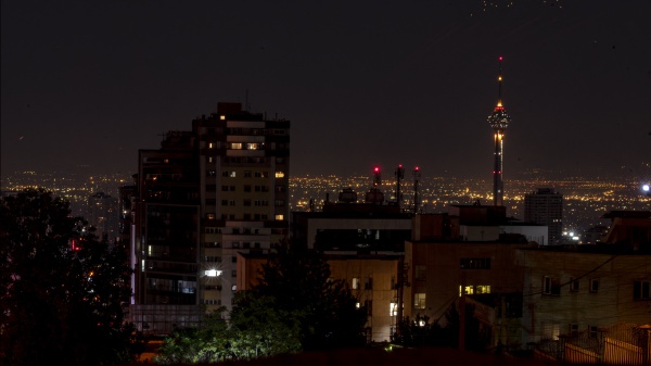 Notte di guerra tra Israele e Iran, missili di Teheran colpiscono una casa, almeno 3 morti