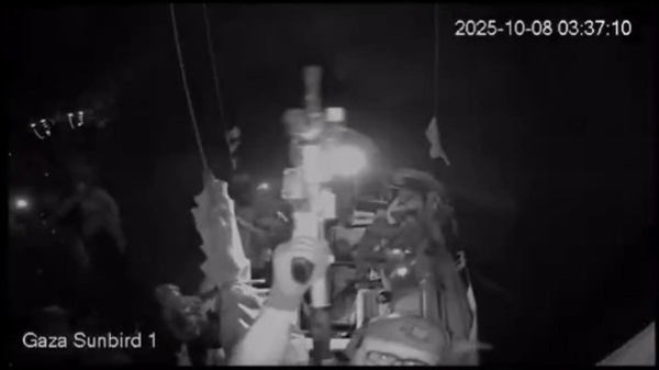 Nuova Flotilla bloccata da Israele a 120 miglia da Gaza. 'Un rapimento' secondo gli attivisti. Blocco navale legale secondo Tel Aviv