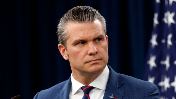 Nuova ondata di attacchi sull'Iran. Hegseth, "il regime è finito". Abbattuto un missile sulla Turchia