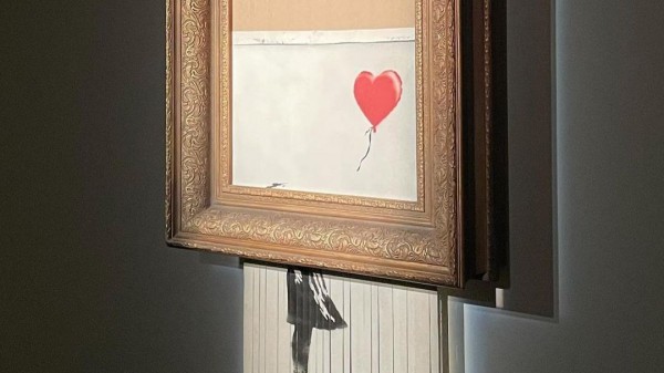 Nuovo primato per una creazione di Bansky, l'opera "Love is in the Bin" venduta all'asta per 22 milioni di euro