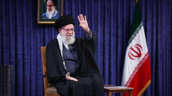 Occhi puntati su Ginevra, negoziati difficili per l'Ucrania e la questione nucleare iraniana, che con Khamenei lancia minacce