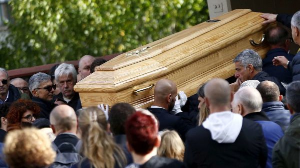 Omicidio Sacchi, chiesa gremita per il funerale di Luca, assente la fidanzata