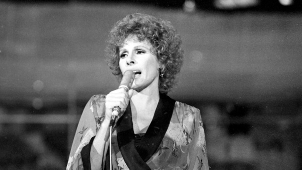 Addio Ornella Vanoni, "non sto bene" aveva raccontato. Prosegue il fiume di omaggi