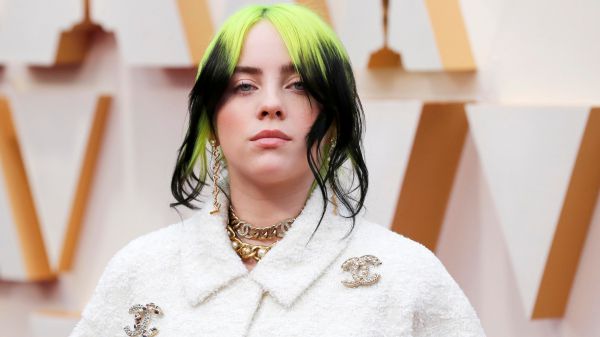 Oscar, Billie Eilish canta Yesterday durante la cerimonia