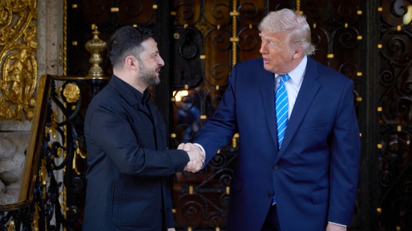 Pace in Ucraina, si continua a trattare. Trump e Putin si sentirenno ancora