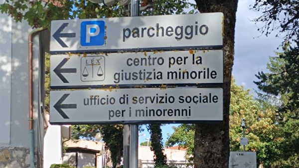 Palermo: ragazzina vittima di abusi sessuali in famiglia si libera grazie ad una chiamata a Telefono Azzurro