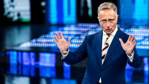 Paolo Bonolis a RTL 102.5: "Il ceffone che Will Smith ha dato agli Oscar? Credo che abbia voluto gestire il rapporto con la moglie, più che prendersela con il conduttore"