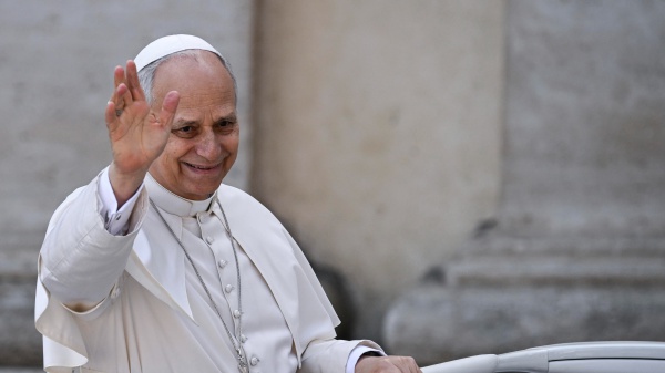 Papa Leone: "Aiutiamo i giovani ad essere attratti dal matrimonio". Il Santo padre convoca un summit con i vescovi ad ottobre